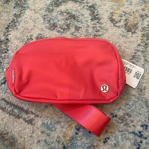 ❤️RARE PALE RASPBERRY EVERYWHERE BELT BAG❤️